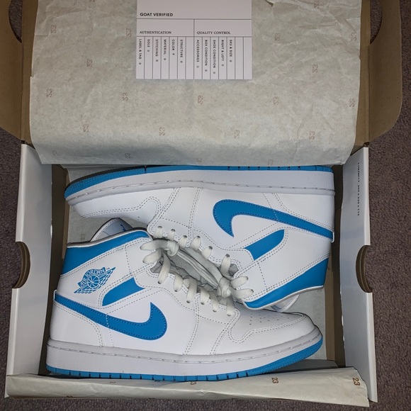 Jordan Shoes - Women’s Jordan 1 UNC Mid